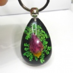 black amber keychain with real rose 3BKF01