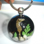 artificial amber keychain with real sea horse 4BKSH