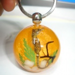 artificial amber keychain with real sea horse 4GKSH