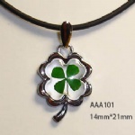 necklace of four leaf clover shape